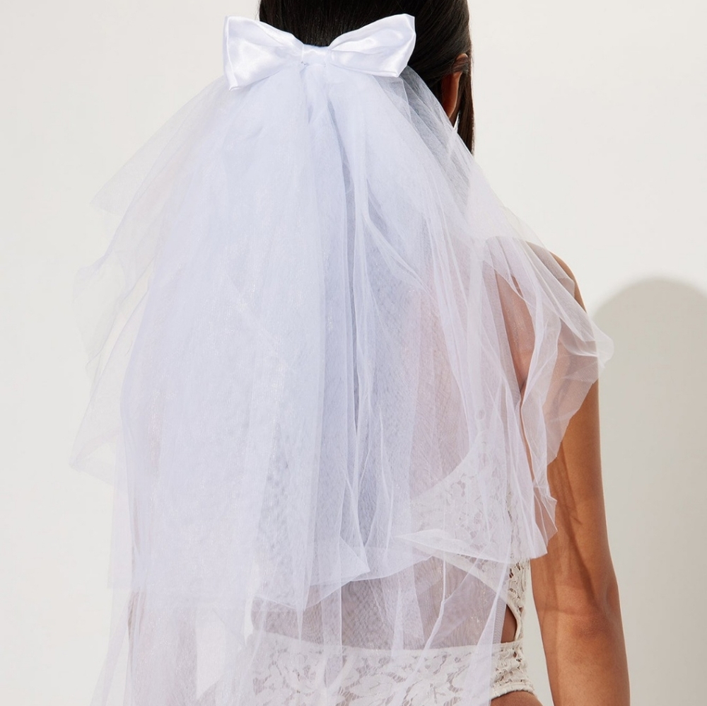 White Veil (NEW)